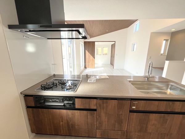 �_�ސ쌧������s�����u1���ڂ̐V�z��ˌ��ẴL�b�`��