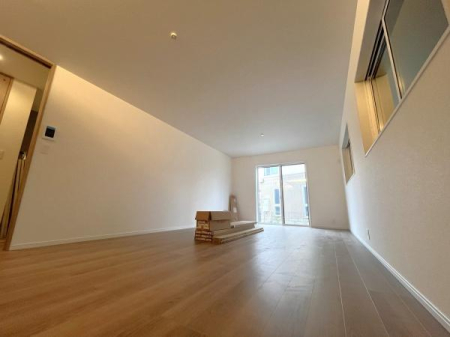 �_�ސ쌧������s�����u1���ڂ̐V�z��ˌ��Ẵ��r���O