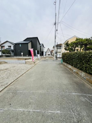 �_�ސ쌧������s���Z���̐V�z��ˌ��Ă̑O�ʓ��H�܂ތ��n�ʐ^