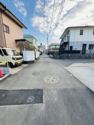 �_�ސ쌧������s�����̐V�z��ˌ��Ă̑O�ʓ��H�܂ތ��n�ʐ^