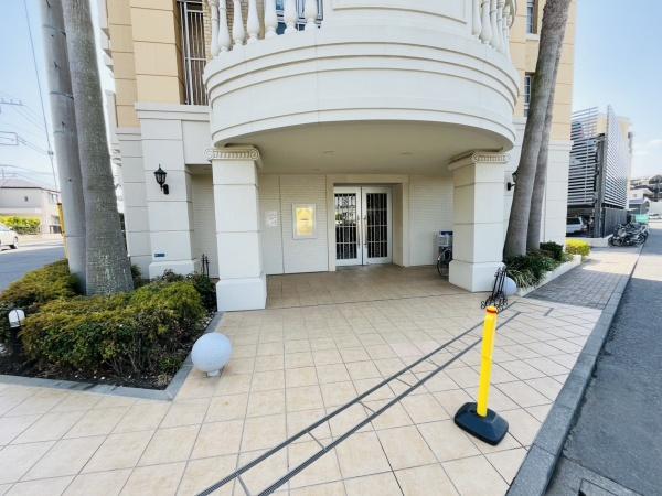 �_�ސ쌧������s������̒��Ã}���V�����̃G���g�����X