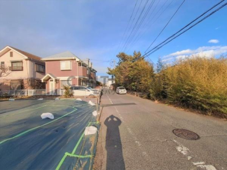 �_�ސ쌧����s�ғ����C��3���ڂ̓y�n�̑O�ʓ��H�܂ތ��n�ʐ^