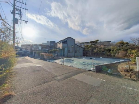 �_�ސ쌧����s�ғ����C��3���ڂ̓y�n�̑O�ʓ��H�܂ތ��n�ʐ^