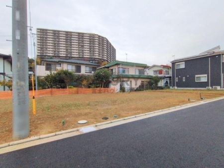 �_�ސ쌧������s�Ï��̓y�n�̑O�ʓ��H�܂ތ��n�ʐ^