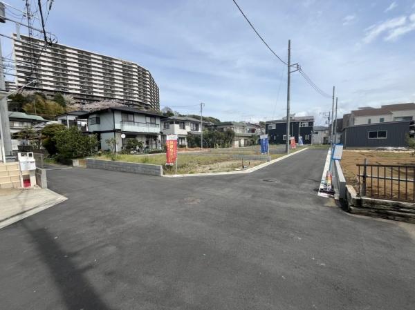 �_�ސ쌧������s�Ï��̓y�n�̑O�ʓ��H�܂ތ��n�ʐ^