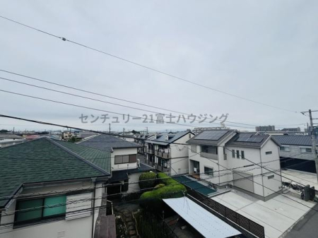 �_�ސ쌧������s�����̐V�z��ˌ��Ă̏Z�˂���̒��]�ʐ^