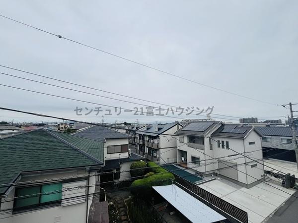 �_�ސ쌧������s�����̐V�z��ˌ��Ă̏Z�˂���̒��]�ʐ^