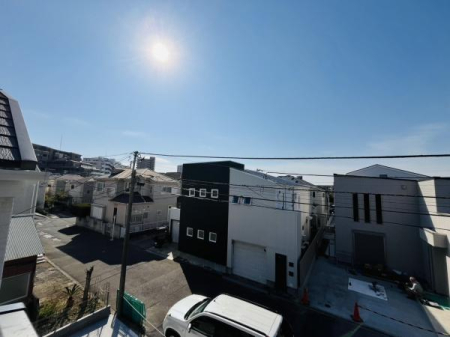 �_�ސ쌧������s�΂��l�̐V�z��ˌ��Ă̏Z�˂���̒��]�ʐ^