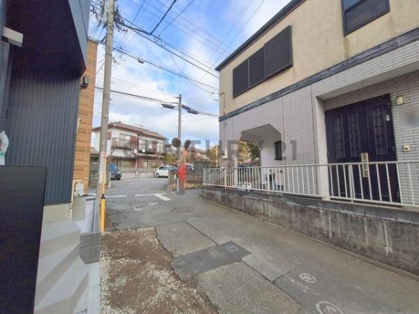 �_�ސ쌧����s�А�3���ڂ̐V�z��ˌ��Ă̑O�ʓ��H�܂ތ��n�ʐ^