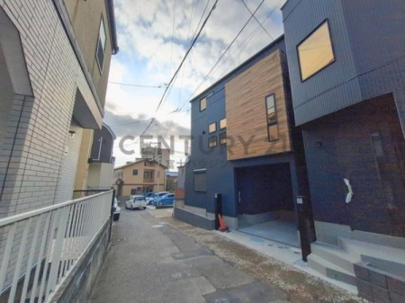 �_�ސ쌧����s�А�3���ڂ̐V�z��ˌ��Ă̑O�ʓ��H�܂ތ��n�ʐ^