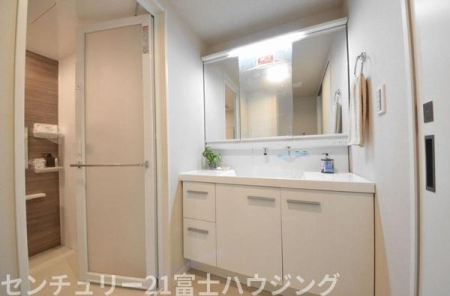 �_�ސ쌧����s����������3���ڂ̒��Ã}���V�����̐��ʑ�E���ʏ�