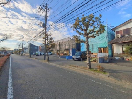 �_�ސ쌧����s�����̐V�z��ˌ��Ă̑O�ʓ��H�܂ތ��n�ʐ^