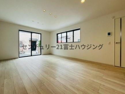 �_�ސ쌧����s�А�1���ڂ̐V�z��ˌ��Ẵ��r���O