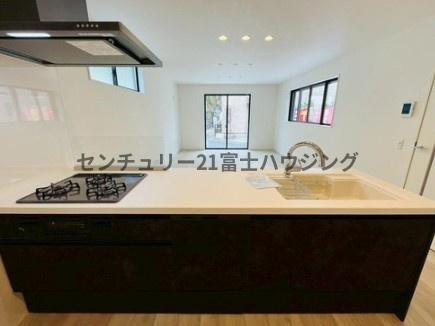 �_�ސ쌧����s�А�1���ڂ̐V�z��ˌ��ẴL�b�`��