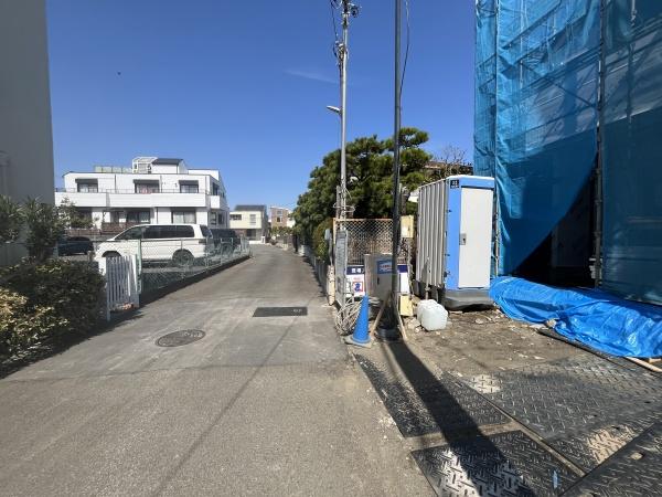 �_�ސ쌧������s���C�ݓ�4���ڂ̐V�z��ˌ��Ă̑O�ʓ��H�܂ތ��n�ʐ^