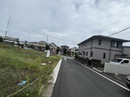 �_�ސ쌧����s�ΐ�3���ڂ̓y�n�̑O�ʓ��H�܂ތ��n�ʐ^