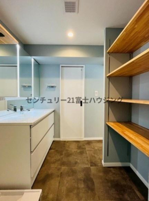 �_�ސ쌧���q�s���{�̒��Ã}���V�����̐��ʑ�E���ʏ�