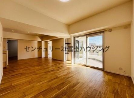 �_�ސ쌧���q�s���{�̒��Ã}���V�����̃��r���O