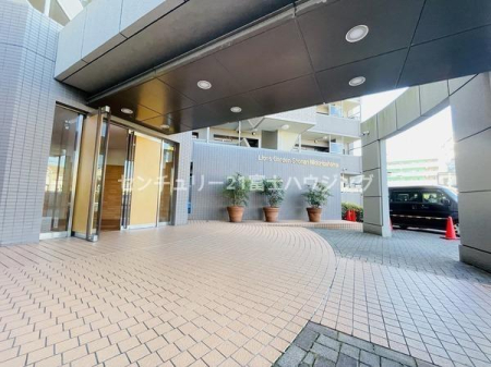 �_�ސ쌧������s�΂��l�̒��Ã}���V�����̃G���g�����X