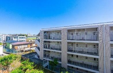 �_�ސ쌧����s����̒��Ã}���V�����̏Z�˂���̒��]�ʐ^