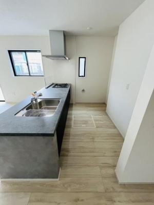 �_�ސ쌧������s����1���ڂ̐V�z��ˌ��ẴL�b�`��