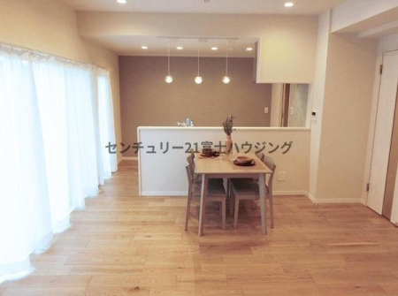 �_�ސ쌧����s����̒��Ã}���V�����̃��r���O