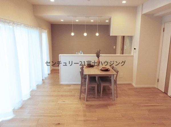 �_�ސ쌧����s����̒��Ã}���V�����̃��r���O