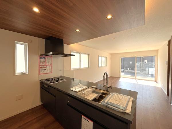 �_�ސ쌧������s�����u1���ڂ̐V�z��ˌ��ẴL�b�`��