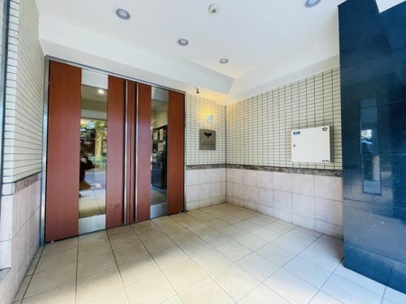 �_�ސ쌧������s�ԉH���̒��Ã}���V�����̃G���g�����X