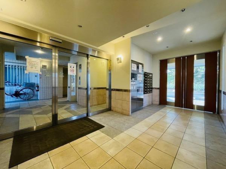 �_�ސ쌧������s�ԉH���̒��Ã}���V�����̃G���g�����X