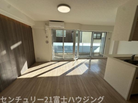 �_�ސ쌧������s�ԏ����̒��Ã}���V�����̃��r���O