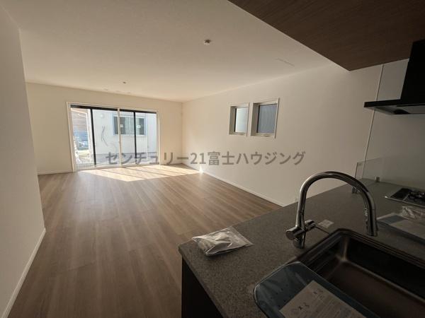 �_�ސ쌧������s�����u1���ڂ̐V�z��ˌ��Ẵ��r���O