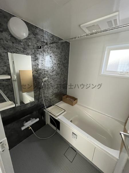 �_�ސ쌧������s�����u1���ڂ̐V�z��ˌ��Ă̗���