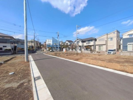 �_�ސ쌧����s���q�̓y�n�̑O�ʓ��H�܂ތ��n�ʐ^