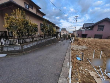 �_�ސ쌧����s�А�1���ڂ̓y�n�̑O�ʓ��H�܂ތ��n�ʐ^