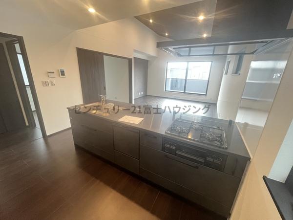 �_�ސ쌧������s����1���ڂ̐V�z��ˌ��ẴL�b�`��