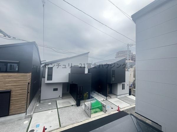 �_�ސ쌧������s����1���ڂ̐V�z��ˌ��Ă̏Z�˂���̒��]�ʐ^