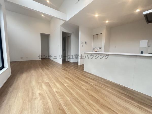 �_�ސ쌧������s����1���ڂ̐V�z��ˌ��Ẵ��r���O