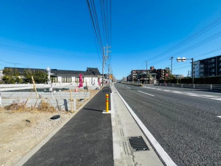 �_�ސ쌧����s�ғ�6���ڂ̓y�n�̑O�ʓ��H�܂ތ��n�ʐ^