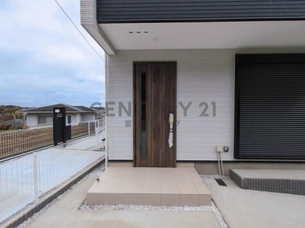 �_�ސ쌧����s����1���ڂ̐V�z��ˌ��Ă̑O�ʓ��H�܂ތ��n�ʐ^