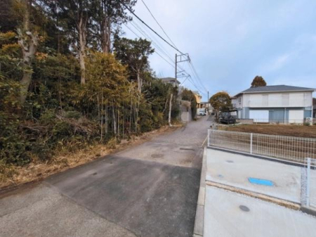 �_�ސ쌧����s����1���ڂ̐V�z��ˌ��Ă̑O�ʓ��H�܂ތ��n�ʐ^