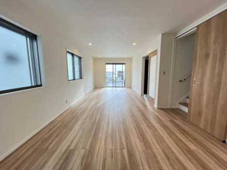 �_�ސ쌧������s�Ï��̐V�z��ˌ��Ẵ��r���O