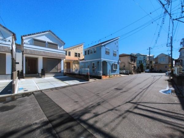 �_�ސ쌧������s�Ï��̐V�z��ˌ��Ă̑O�ʓ��H�܂ތ��n�ʐ^