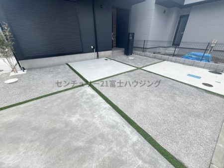�_�ސ쌧������s����1���ڂ̐V�z��ˌ��Ă̒��ԏ�