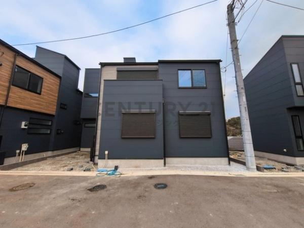 �_�ސ쌧����s���5���ڂ̐V�z��ˌ��Ă̑O�ʓ��H�܂ތ��n�ʐ^