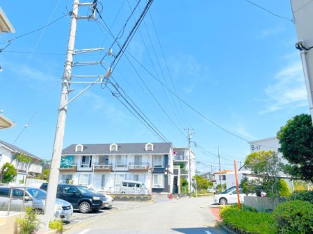 �_�ސ쌧������s�����u2���ڂ̒��È�ˌ��Ă̑O�ʓ��H�܂ތ��n�ʐ^