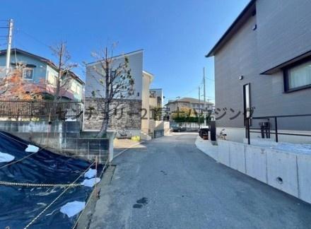 �_�ސ쌧����s�ғ�6���ڂ̓y�n�̑O�ʓ��H�܂ތ��n�ʐ^