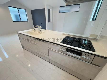 �_�ސ쌧������s���C�ݓ�3���ڂ̐V�z��ˌ��ẴL�b�`��