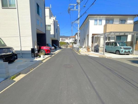 �_�ސ쌧������s��̒��È�ˌ��Ă̑O�ʓ��H�܂ތ��n�ʐ^