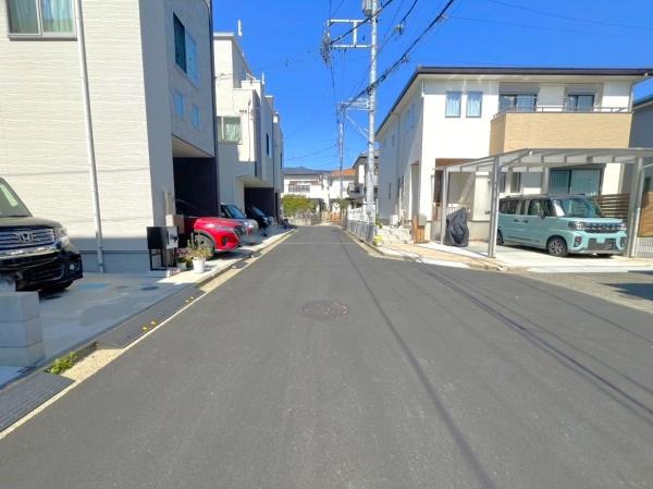 �_�ސ쌧������s��̒��È�ˌ��Ă̑O�ʓ��H�܂ތ��n�ʐ^